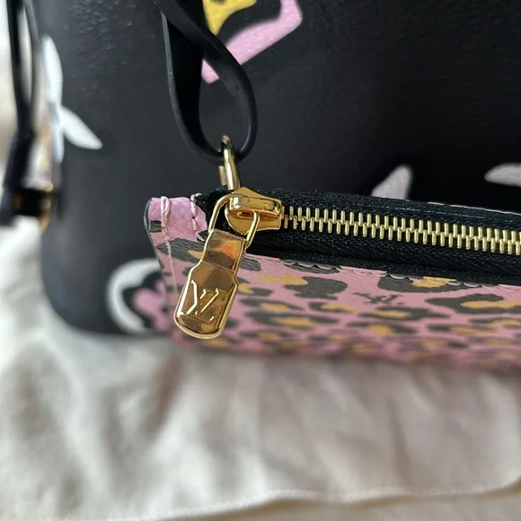 LOUIS VUITTON 
Monogram Giant Wild at Heart Neverfull MM Black - Picture 5 of 16